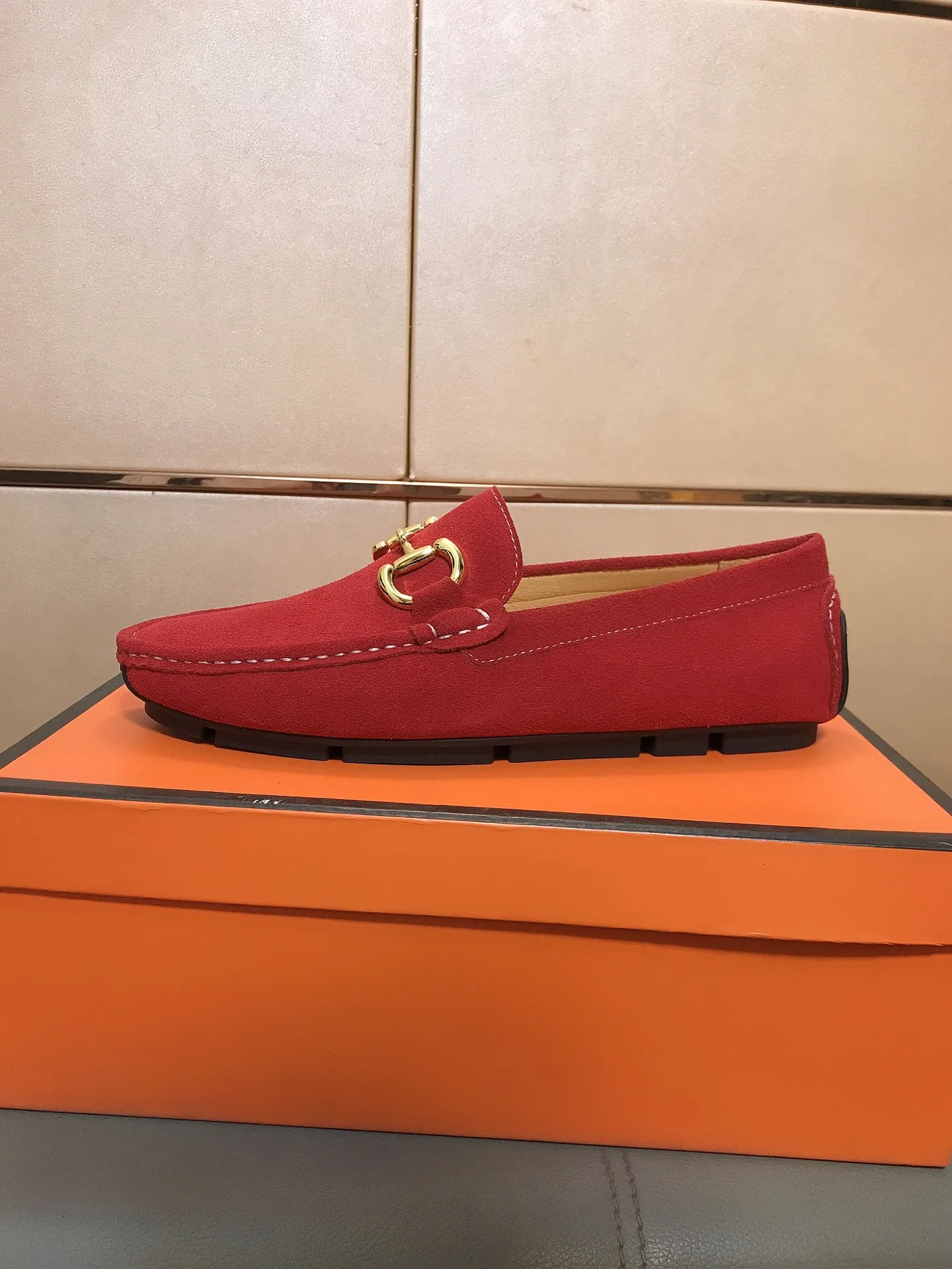 Premium Gucci Loafer Loafersshoe präsentiert neueste Serie Obermaterial