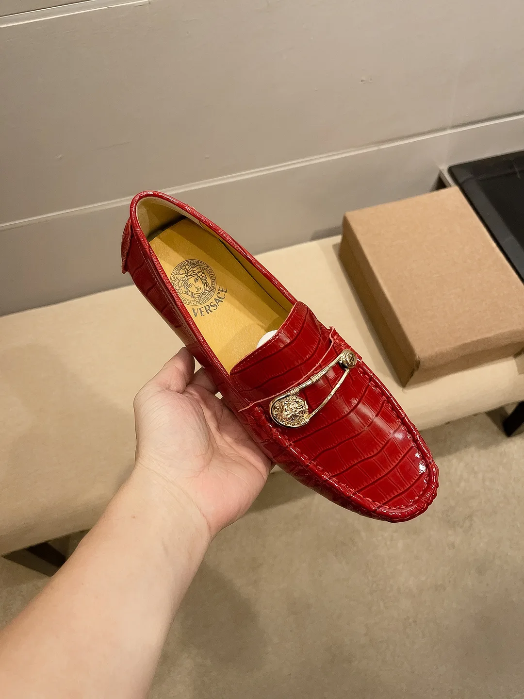 Hochwertige Versace einzelne Schuhe, offizielles Versace festliches Obermaterial originalem