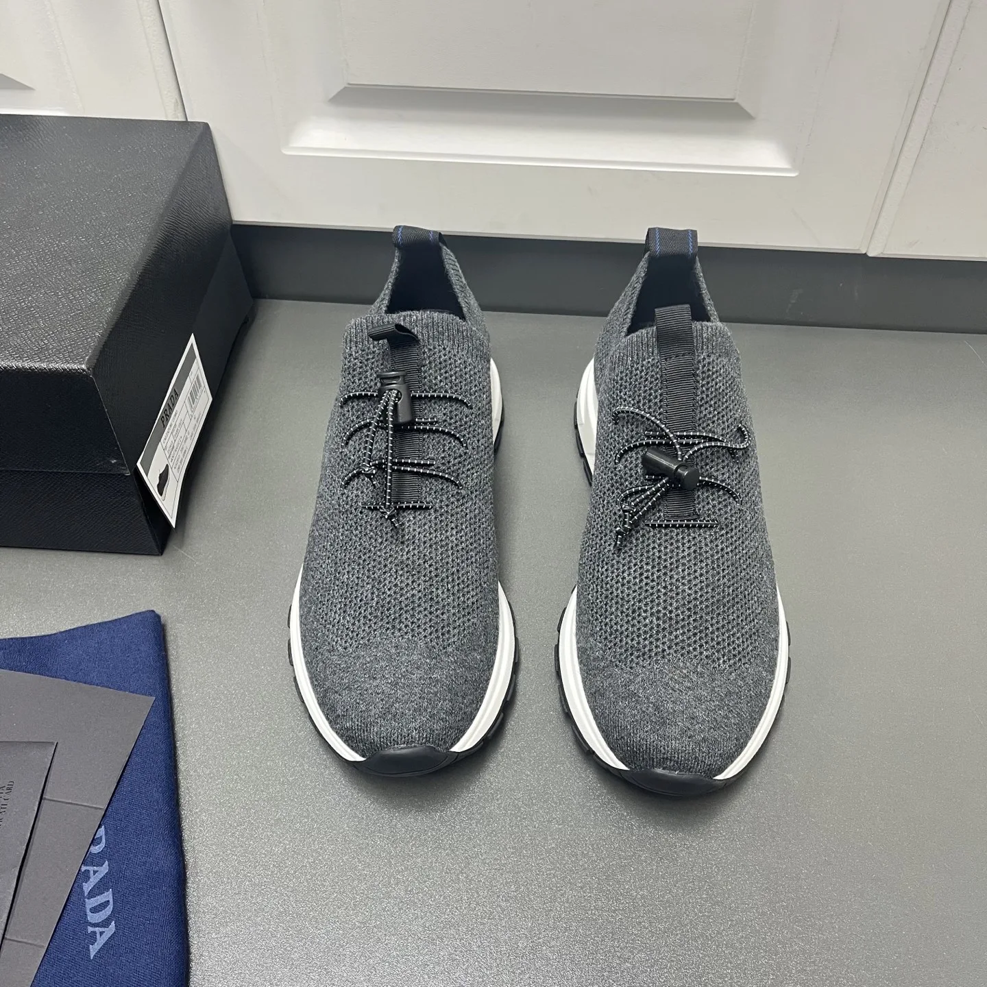 Luxus Prada Lederschuhe Neue Farbvarianten Prada Herrenschuhe erhältlich