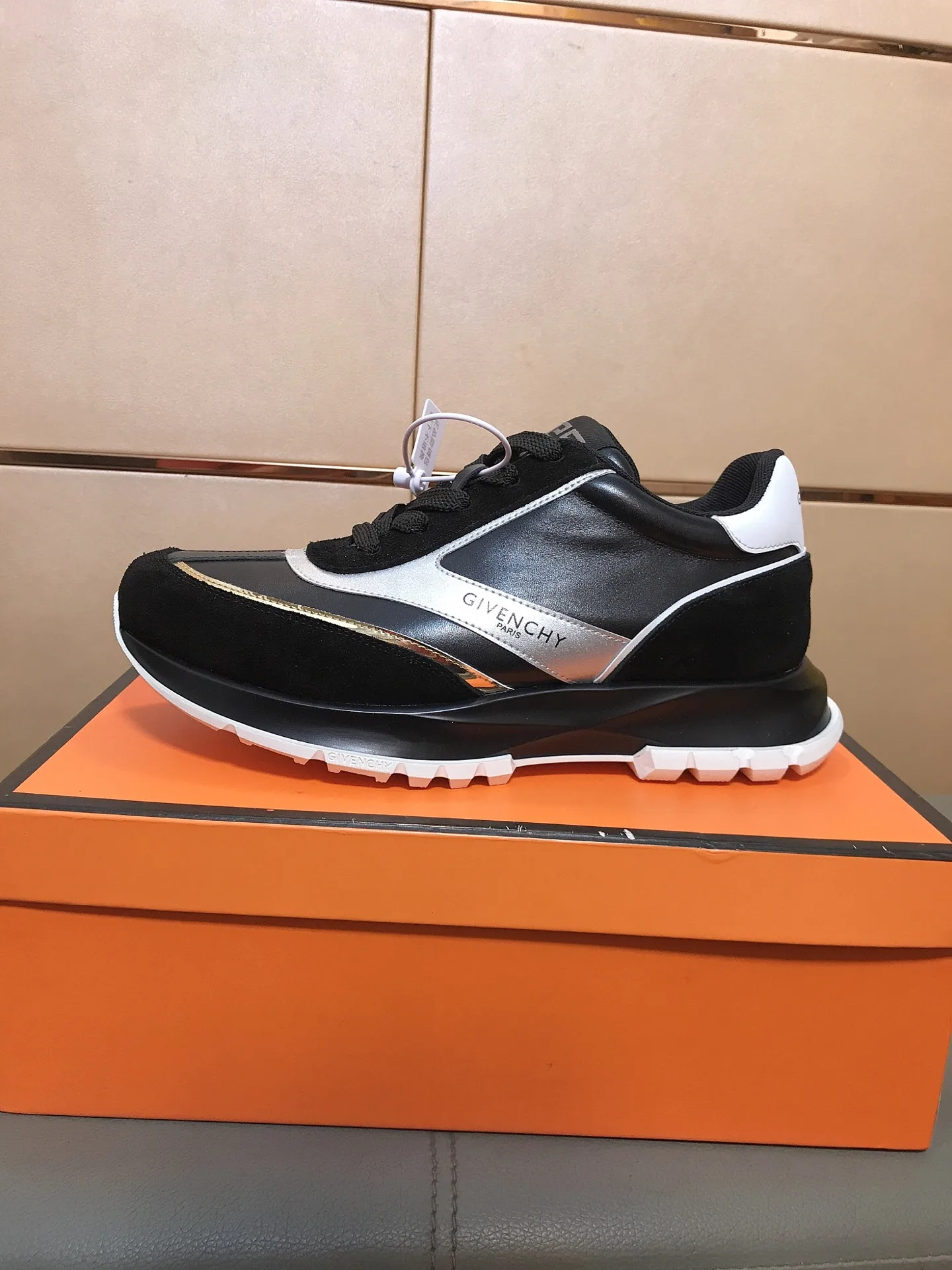 Luxus-Givenchy-Sport- und Freizeitschuhe Neues sportliches wassergefärbtes Lammfell profilierte