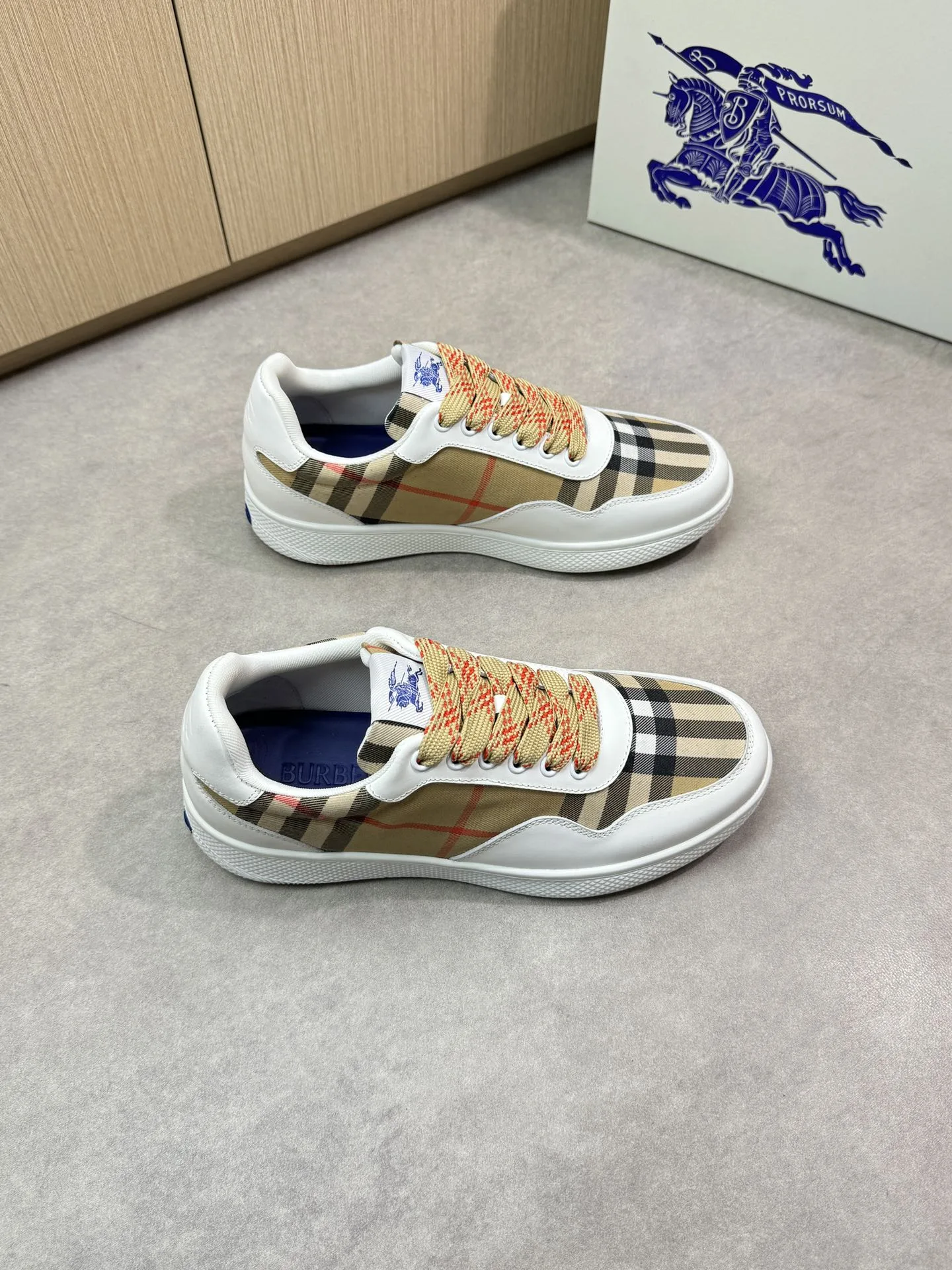 Premium Burberry Turnschuhe Hochwertiges, originelles Design aus importiertem Obermaterial