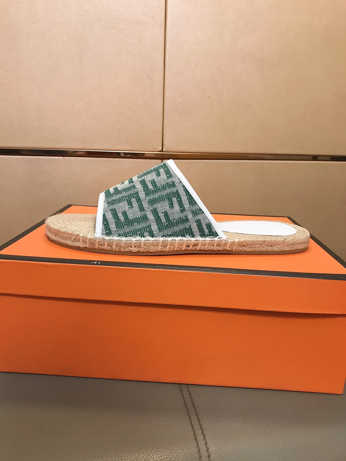 Hochwertige Fendi Herrenpantoffeln Hochwertige Fendi stilvolle Erstklassige Obermaterial