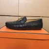 Luxuriöser Hermès-Loafer. Dieser Slipper besteht aus geprägtem italienischem Obermaterial