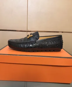 Luxuriöser Hermès-Loafer. Dieser Slipper besteht aus geprägtem italienischem Obermaterial
