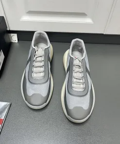 Premium Prada Lederschuhe neueste Herren sind Erhältlich drei