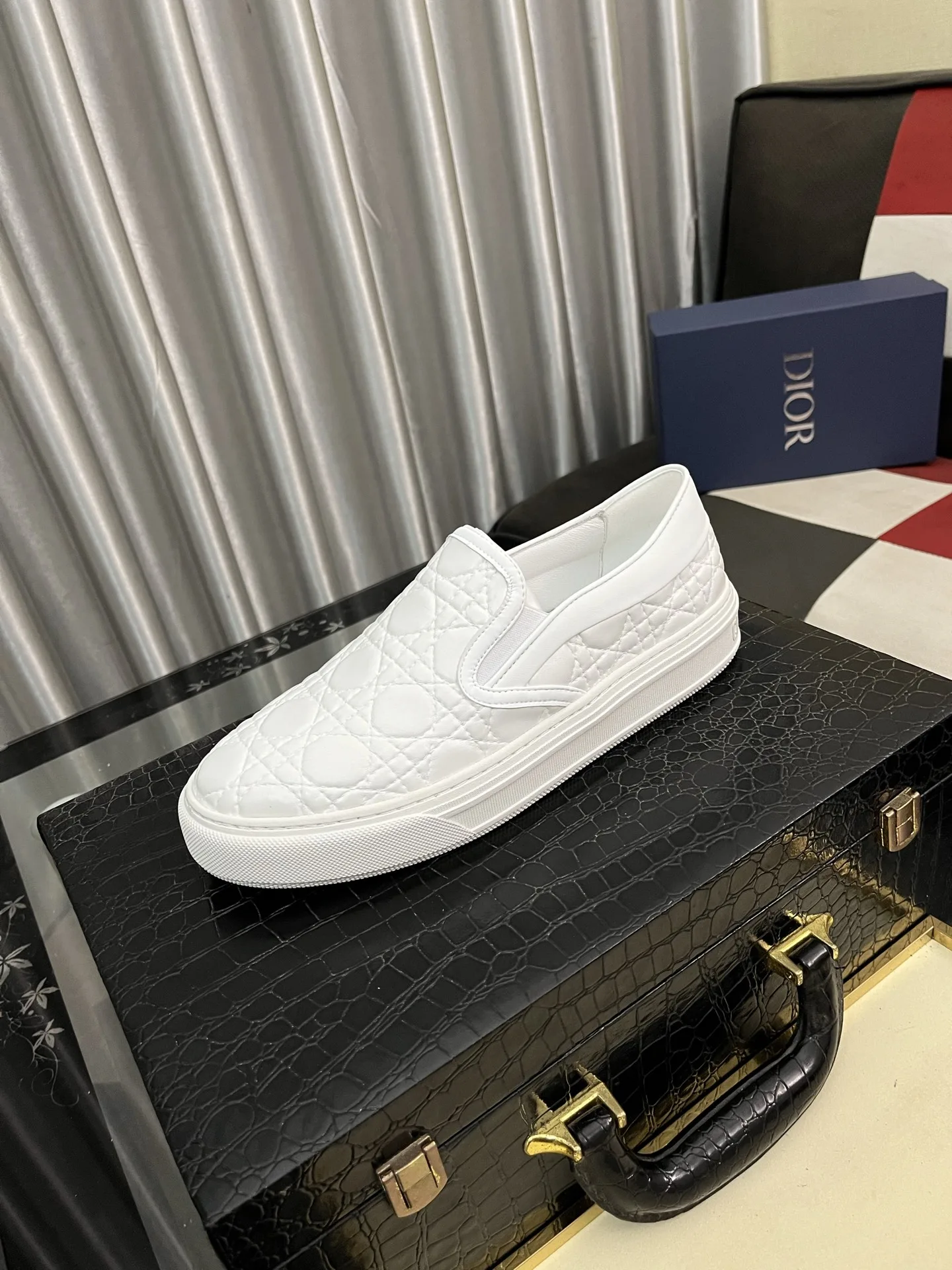 Luxus Dior Lederschuhe Freizeitschuhe aus Leder Einzigartiger Sneaker moderner Direktimport