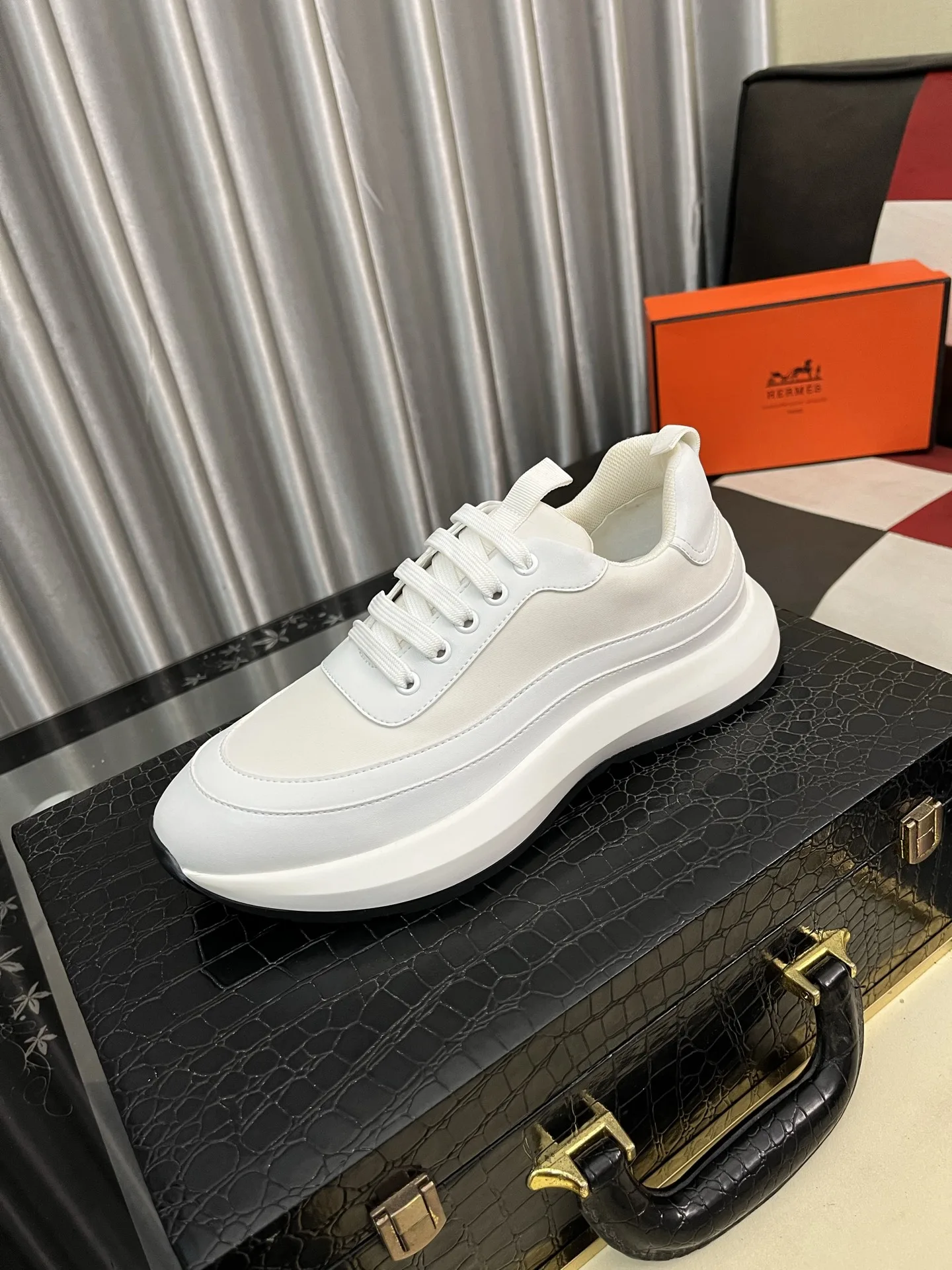 Premium Hermes HerrenFreizeitsportschuhe Lässige Obermaterial besteht aus einer Kombination