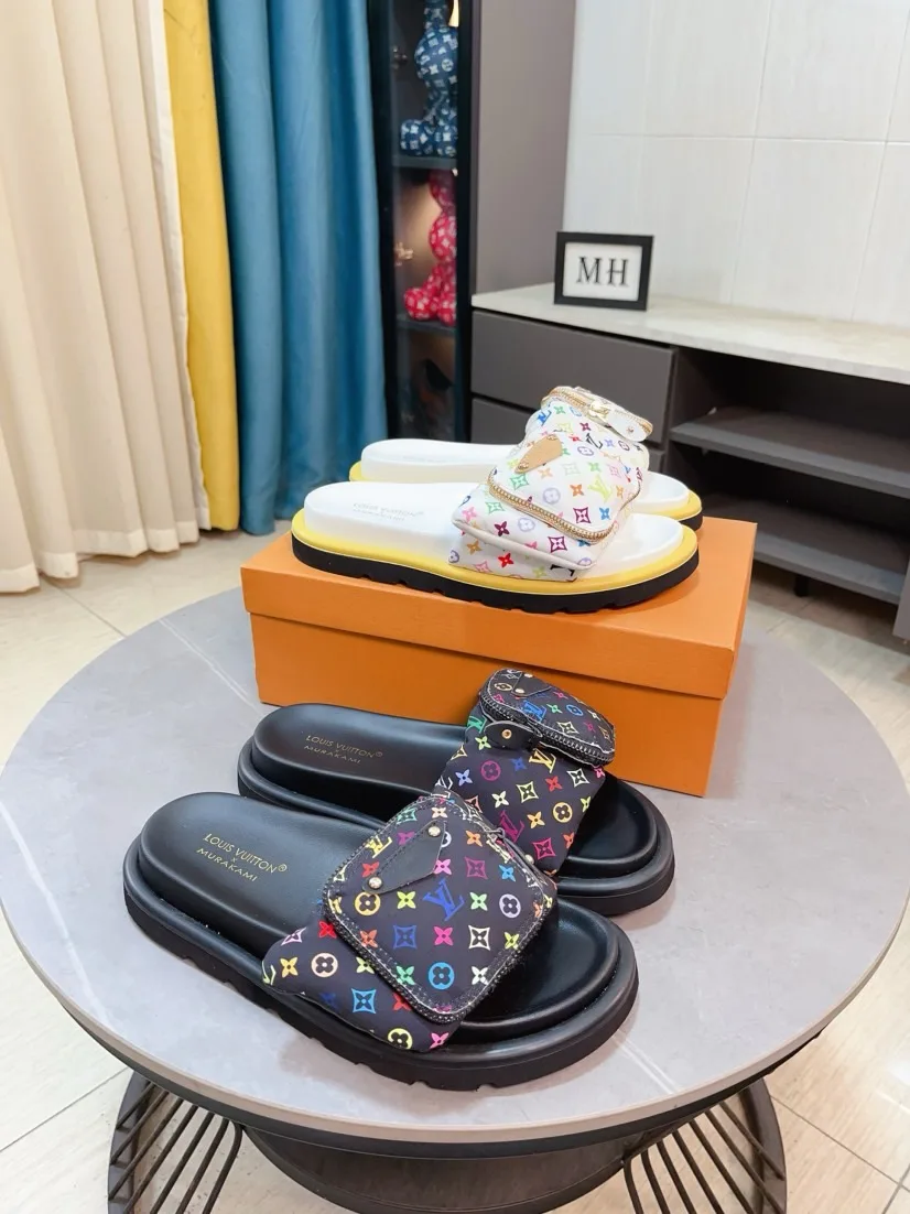 Premium Louis Vuitton Herrenpantoffeln Hausschuhe mit exklusivem geprägtem Logo feiner