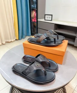 Premium Louis Vuitton Hausschuhe Sandalen kaufen aufwendig geprägtem Logo