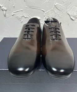 Luxus Prada Lederschuhe Glänzende Lederschuhe Shuffle Double Buckle