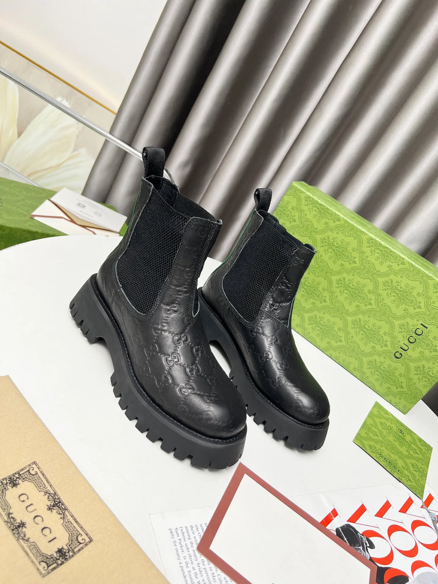 High Quality Gucci Dr Martens Stiefel Damenstiefel Preisgarantie ikonische Muster erstrahlt auch