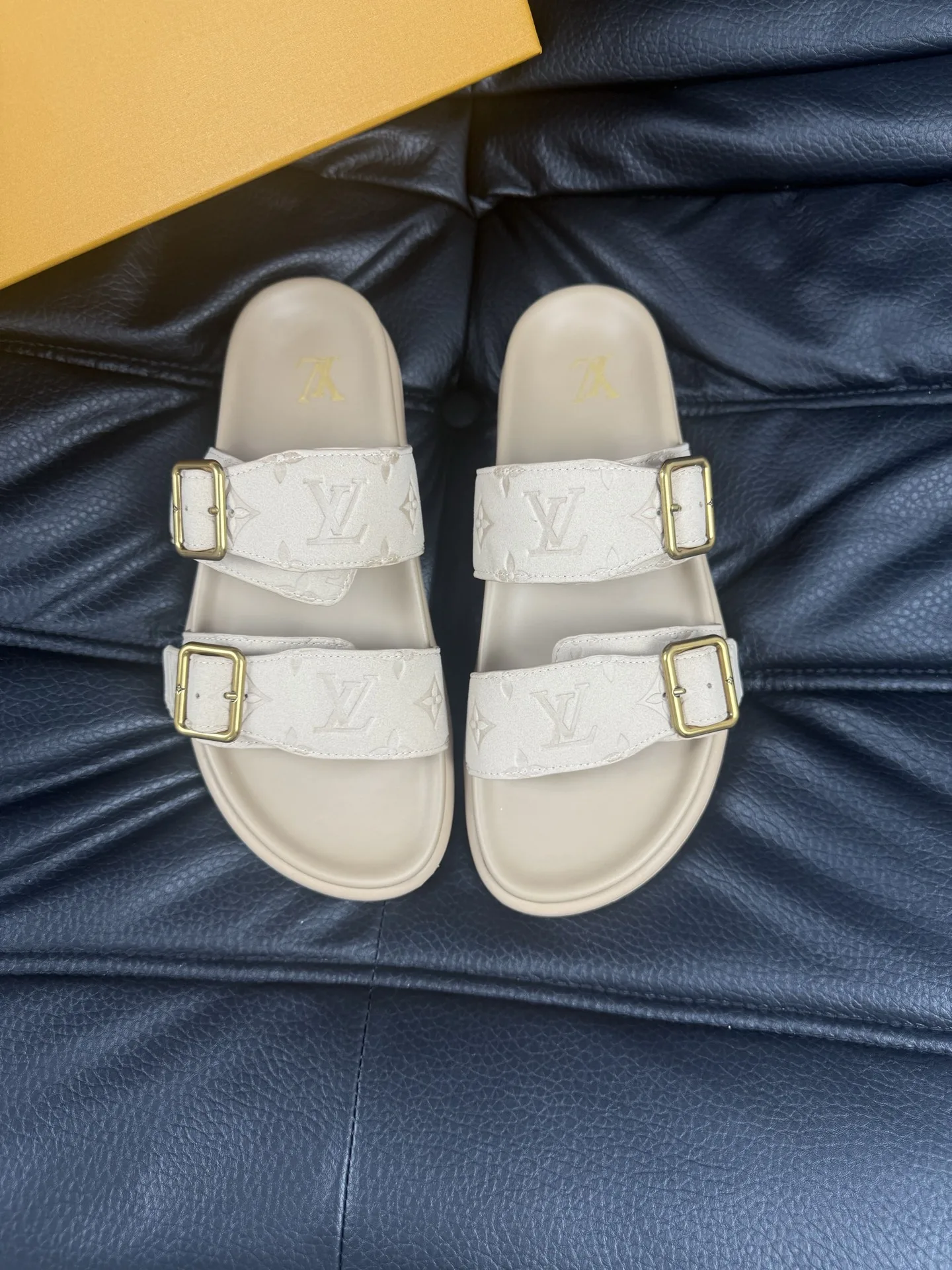 Premium Louis Vuitton Hausschuhe Hochwertiges Kalbsleder Luftgeprägtes Ziernähte Umweltfreundliches