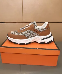 Luxus-Dior-Turnschuhe aus klassischem Obermaterial bestehen aus bedrucktem Material