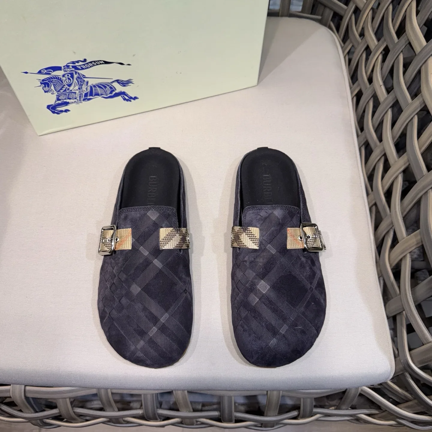 Premium Burberry Hausschuhe BURBERRY Hineinschlüpfen Diese bequemen Sandalen
