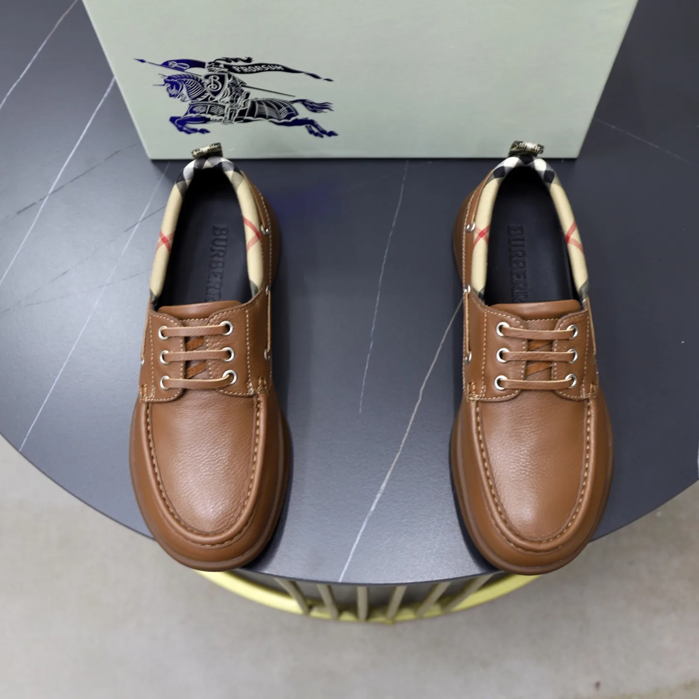 Luxus Burberry Freizeitschuhe Lederschuhe Lässige Schuhe perfekte Verbindung klassischem