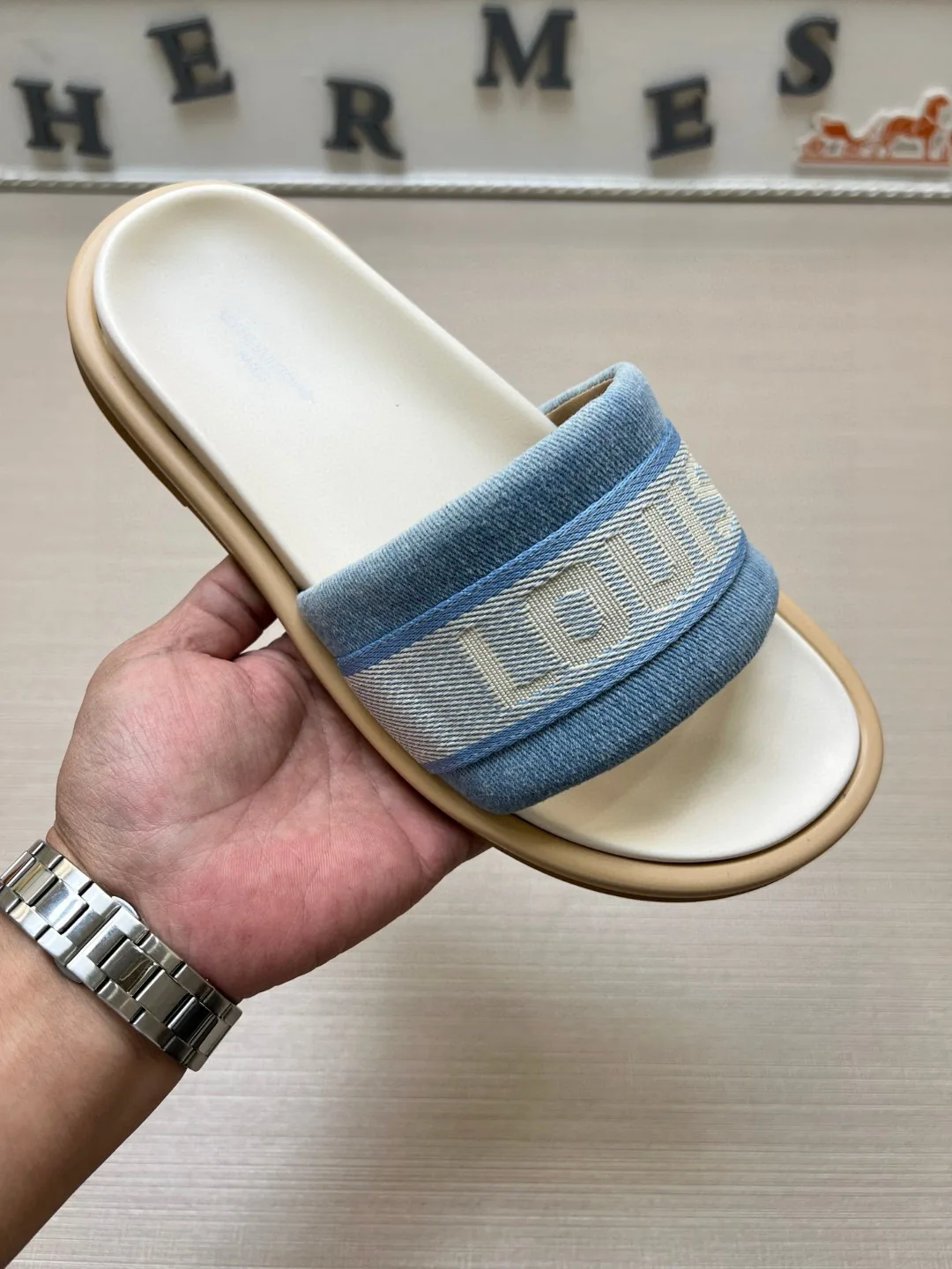 Premium Louis Vuitton Sandalen Hochwertiges Paarmodell Karte