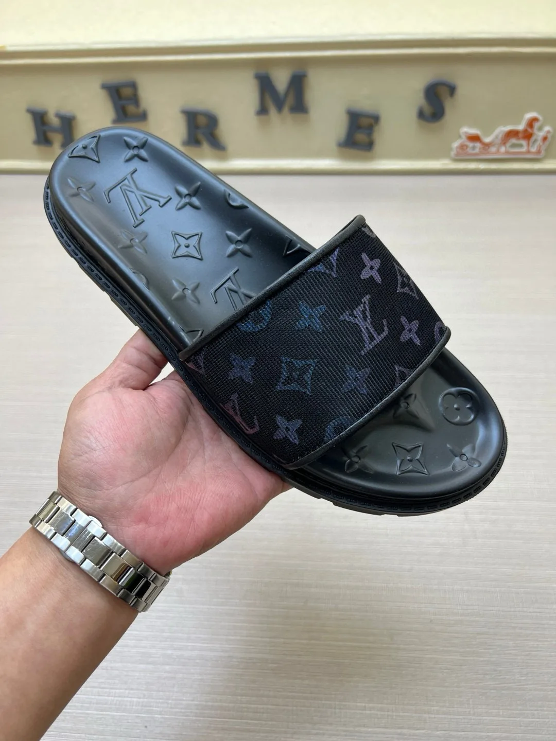 Hochwertige Louis Vuitton Ballerinas Sandalen Strandschuhe Boutique weiches bequemes Obermaterial Ausbleichen