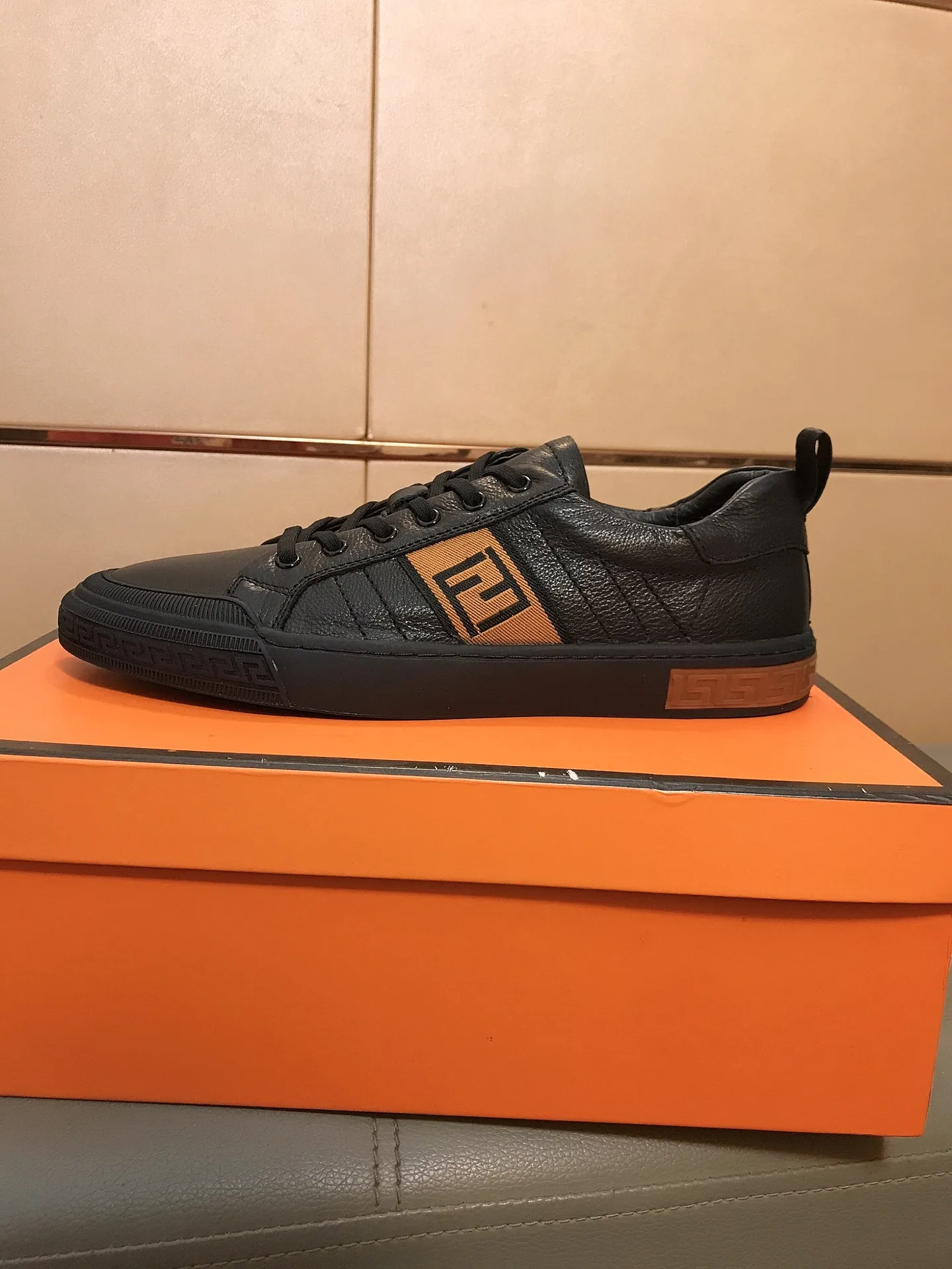 Luxus Fendi Freizeitschuhe mit hohem Schaft Neue sind jetzt Exklusives Rindsleder