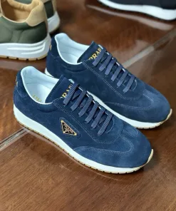 Premium Prada Turnschuhe Prada Diese lässigen vielseitigen Sneaker