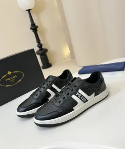 Hochwertige Prada-Lederschuhe mit klassischem Gefertigt importiertem Schweinslederfutter und Gummisohle