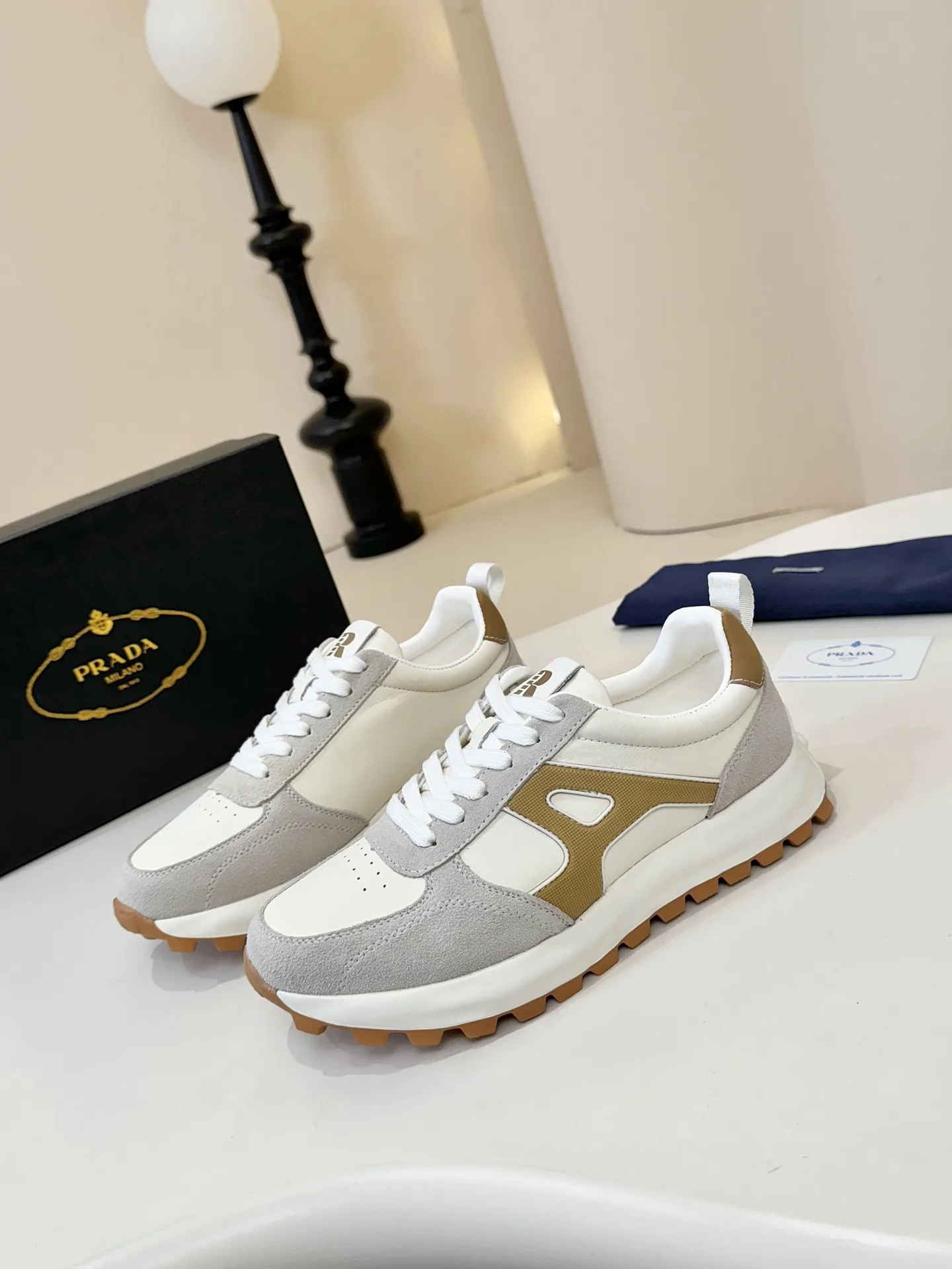 Hochwertige Prada Laufschuhe Lederschuhe Klassisches Probieren aus unserer Boutique Gefertigt