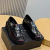 High Quality Prada DerbySchuhe Loafer Prada Leder dreieckiges Metalllogo Diese