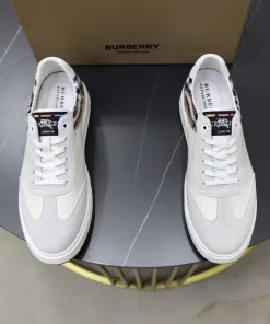 Premium Burberry Turnschuhe Standardgrößen Entspricht Stil offizielle Website