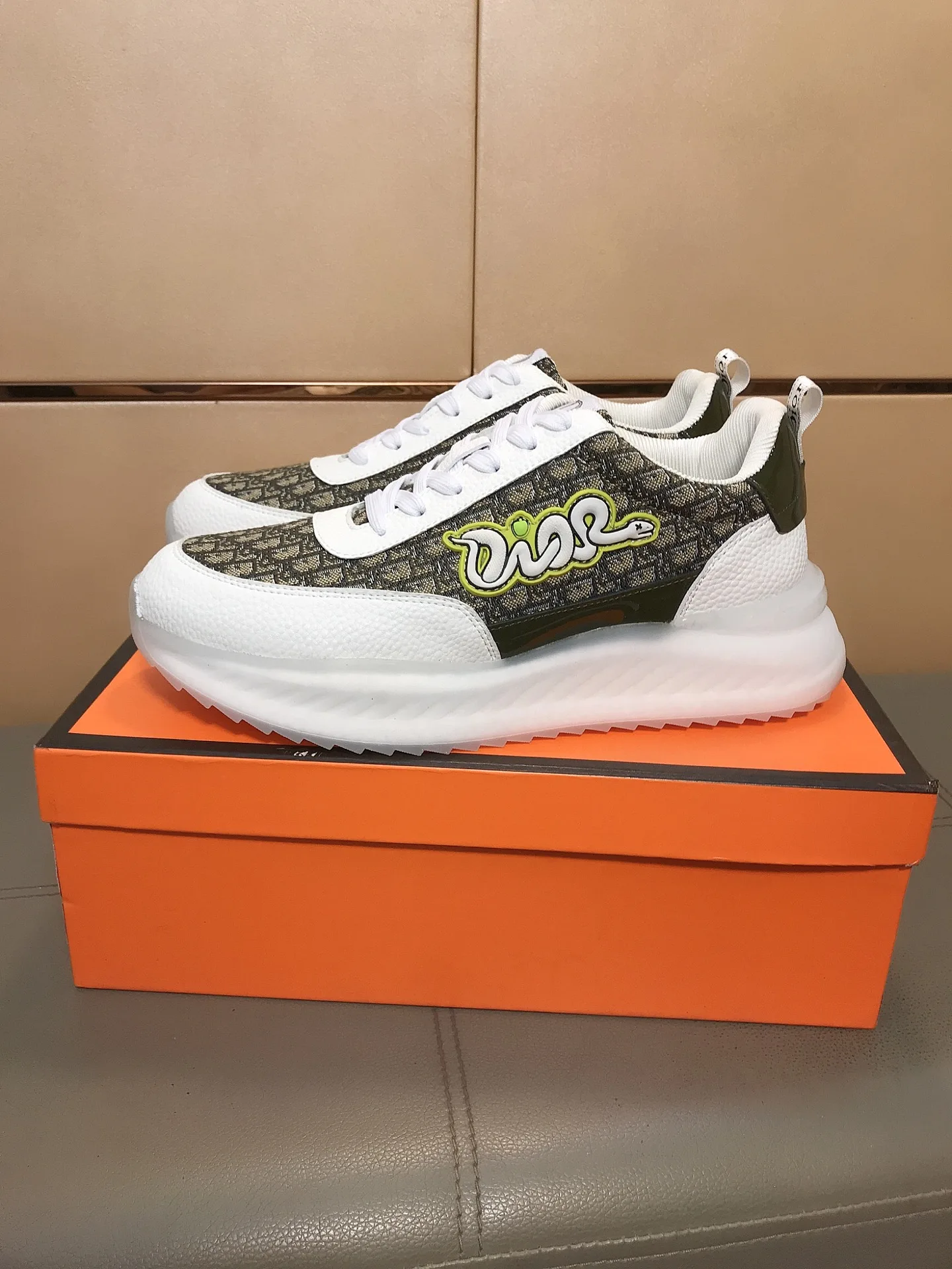 Hochwertige Dior Turnschuhe zweifarbige Gummisohle unterstreichen stylische Diese