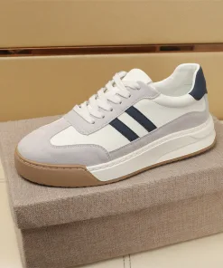 Luxus Prada Lederschuhe Klassisches Probieren unserer Boutique ausgestattet