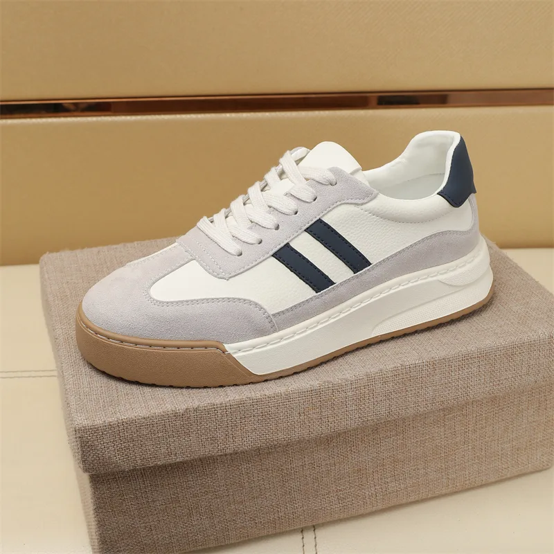 Luxus Prada Lederschuhe Klassisches Probieren unserer Boutique ausgestattet