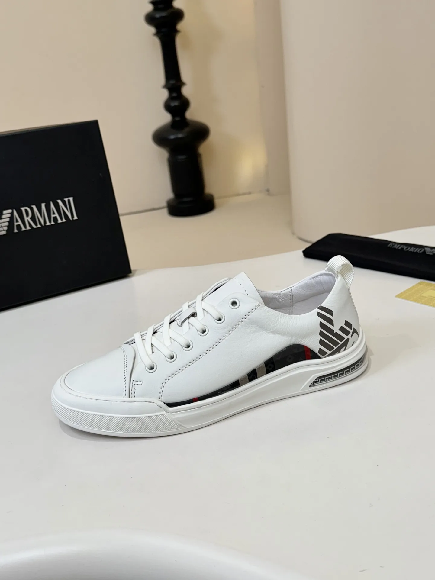 Premium Armani Freizeitschuhe Sneaker kommt Diese zeitlosen Modefavoriten klassisch