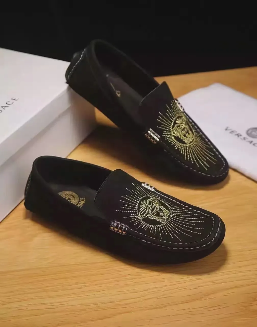Premium Versace einzelne Schuhe Neue offizielle Obermaterial hochwertiges Veloursleder