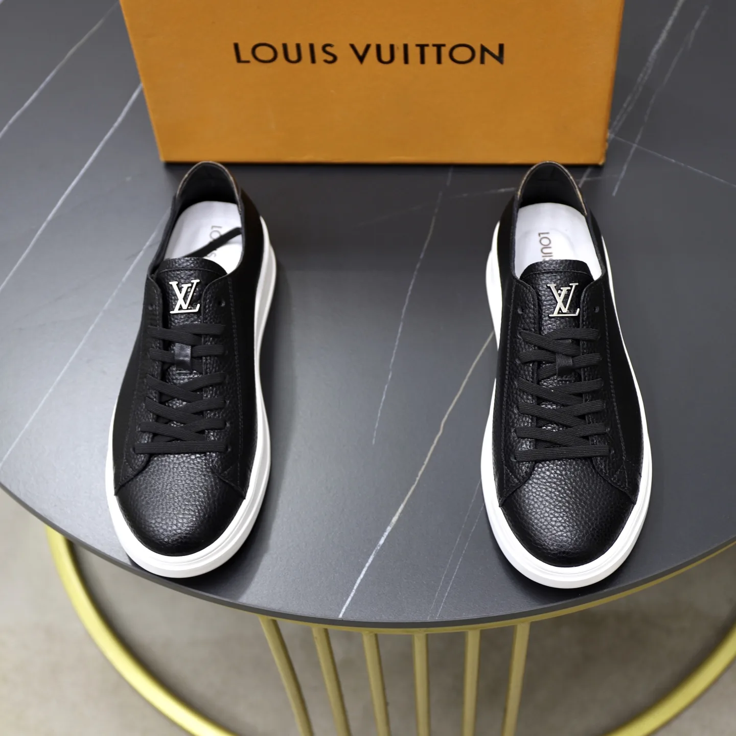 Hochwertige Louis Vuitton Turnschuhe LOUIS VUITTON Originales komfortables Schweinslederfutter