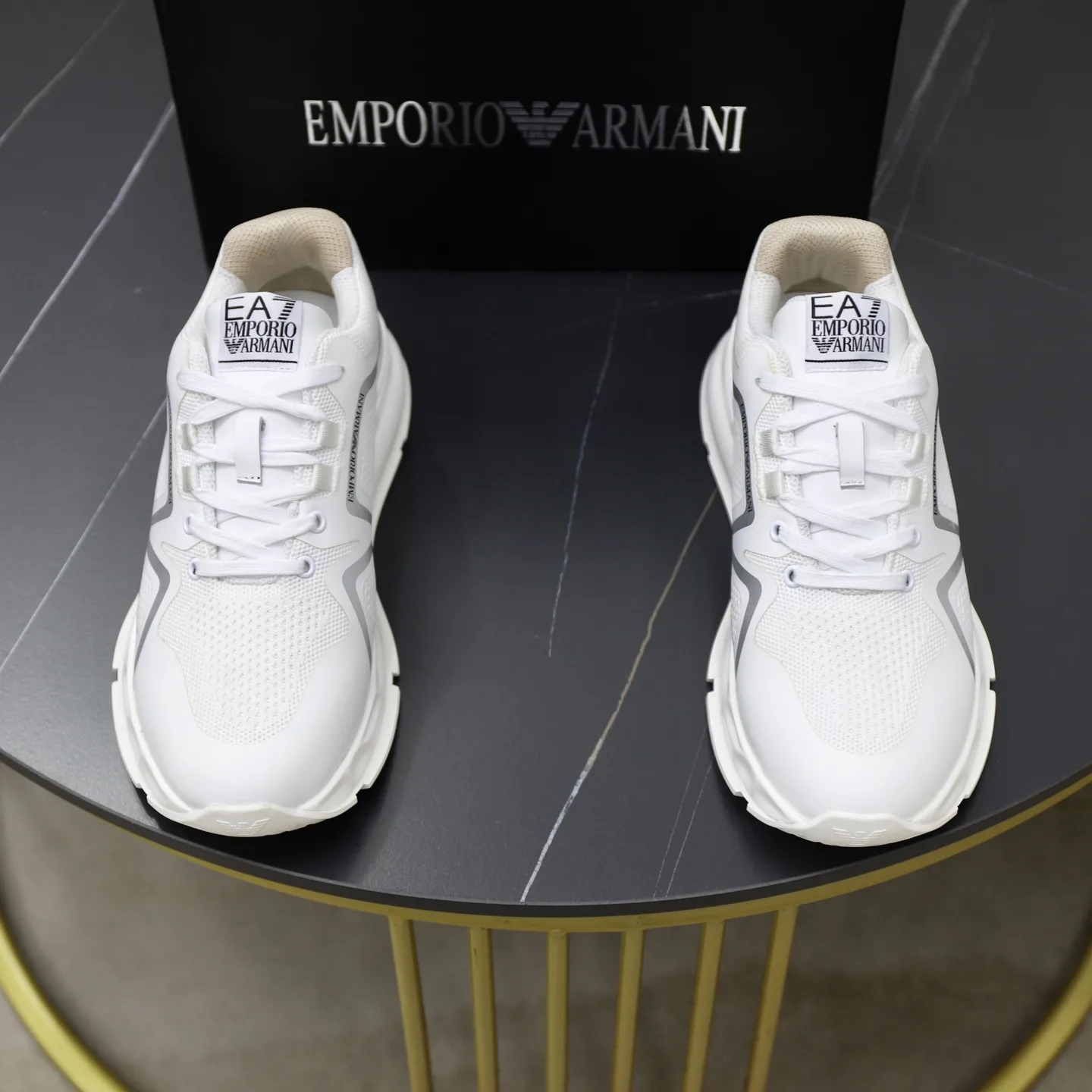 Premium Armani Turnschuhe Armaninew Sneaker sind einfach futuristisch