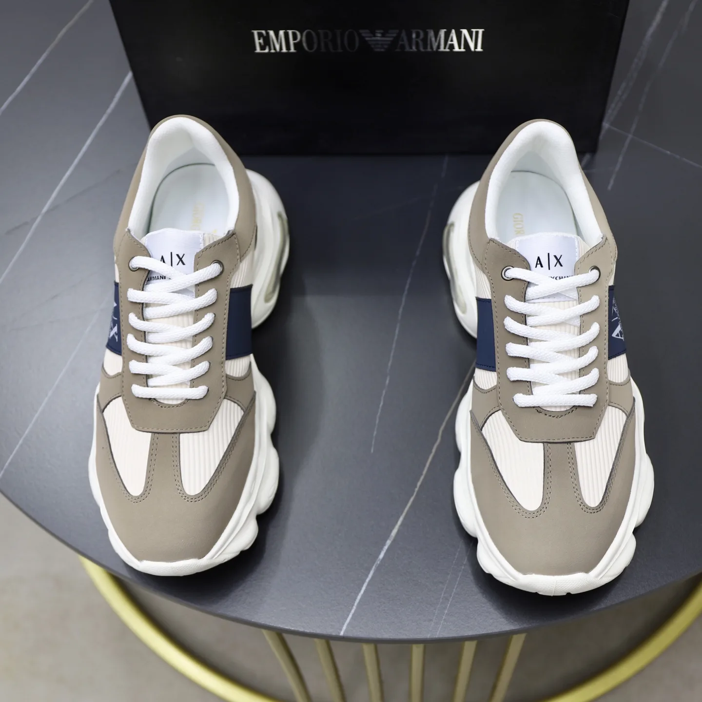 Hochwertige Armani-Turnschuhe, offizielle Website, Obermaterial, originales, komfortables