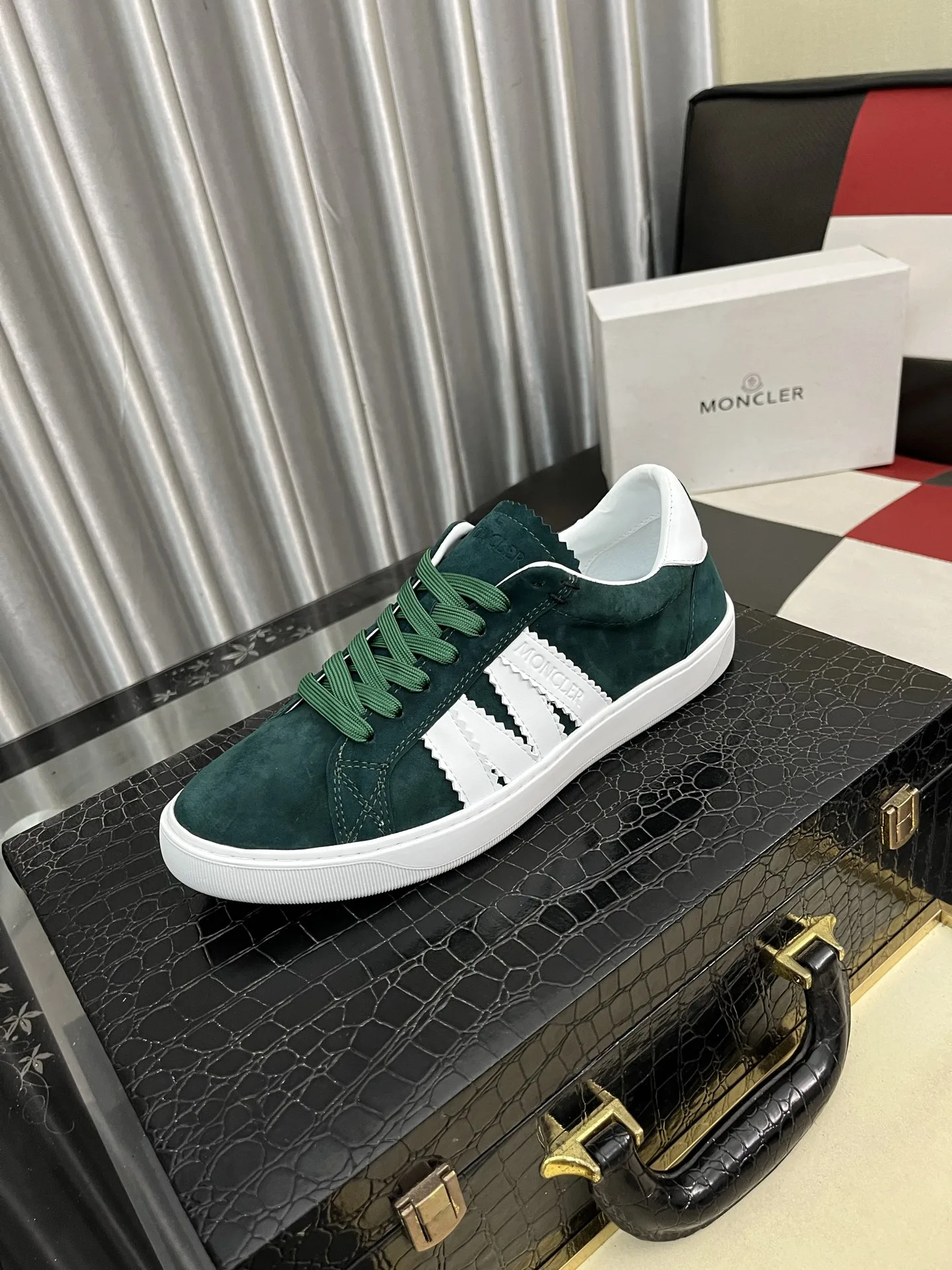 Luxury Moncler FreizeitSportschuhe für Herren Lederschuhe Maßgefertigtes Kalbsleder atmungsaktives Innensohle echtem