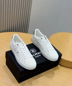 Luxus Balmain Turnschuhe Balmain Sneakers aus glattem Kalbsleder mit Monogramm