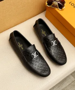 Hochwertiger Louis Vuitton Loafer mit auf Anfrage geprägtem Edlenfutter aus importiertem