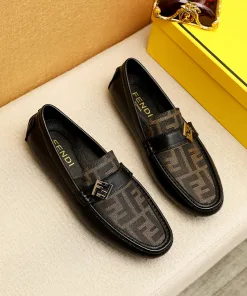 Premium Fendi Slipper Lederschuhe Fällt größengerecht Anfrage importiertes Kalbsleder