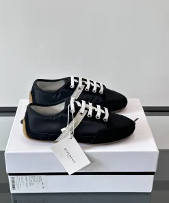 Premium Givenchy Weiße Sneaker Sarah künstlerische Leiterin präsentiert ihre