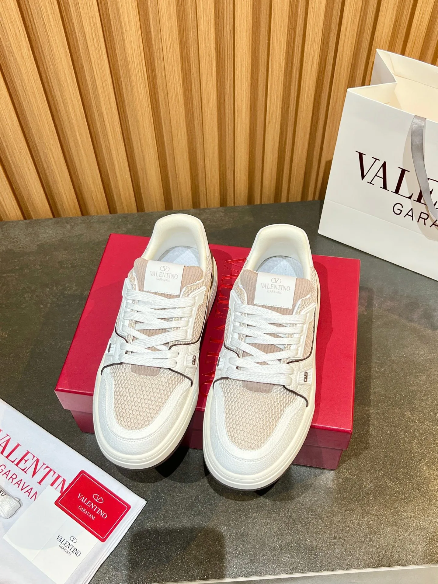 Luxus Valentino Turnschuhe Valentino Neueste heiß Original interpretiert