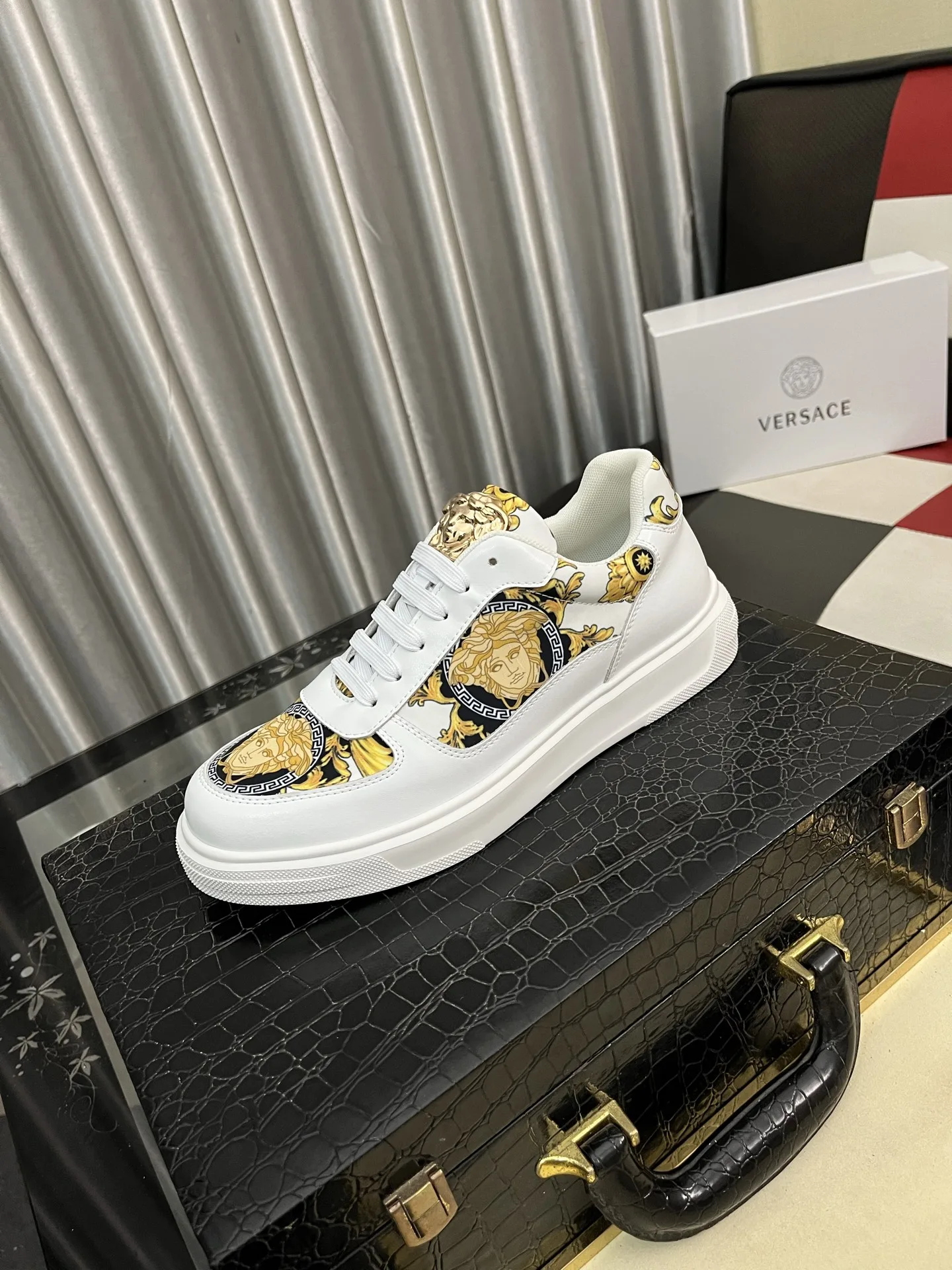 Premium Versace Lederschuhe Lässige Schuhe dieser innovativen internationalen