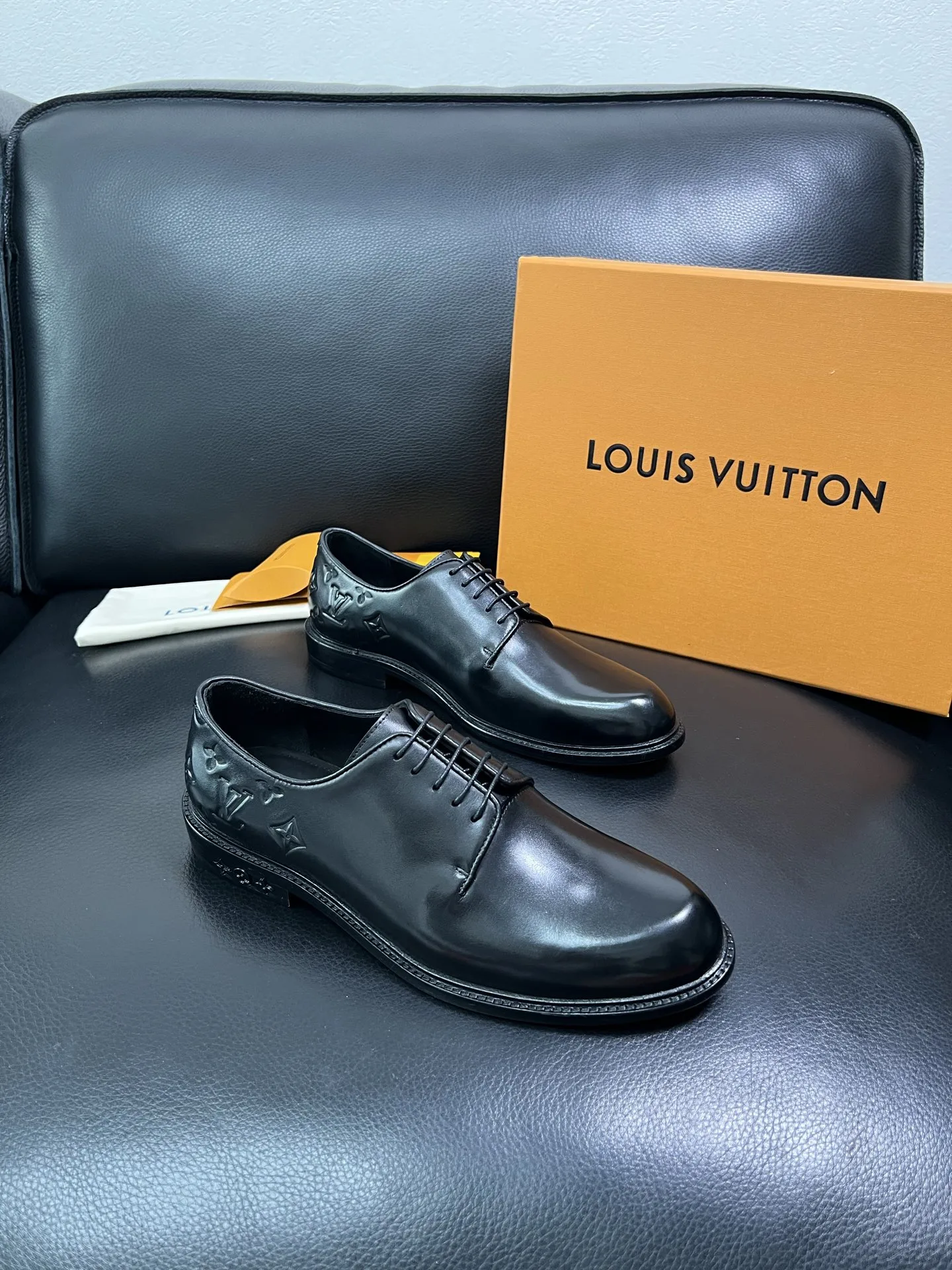 Louis Vuitton Lederschuhe