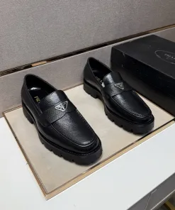 Hochwertige Prada Lederschuhe Freizeitschuhe aus Leder Lässige jetzt erhältlich