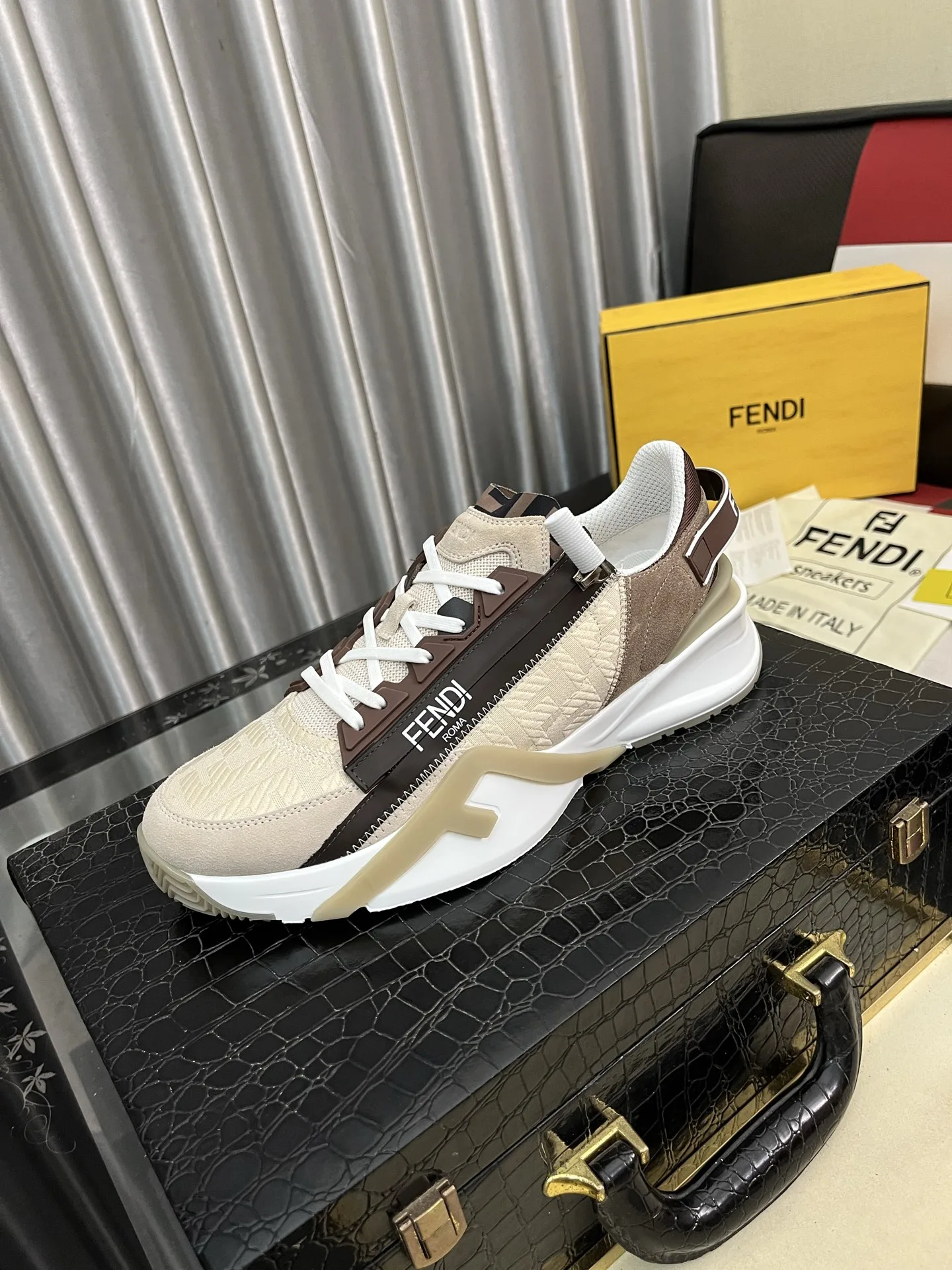 Luxury Fendi HerrenFreizeitsportschuhe Lässige Sneaker elastischem seitlichem Reißverschluss