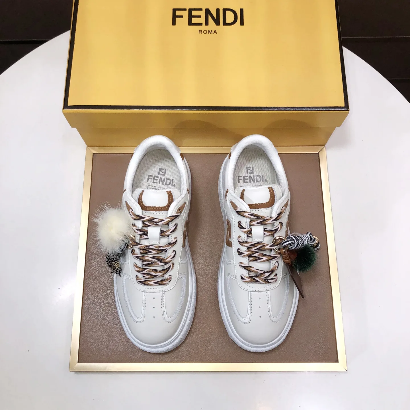 Premium Fendi Turnschuhe Direkt neueste Viele Prominente haben