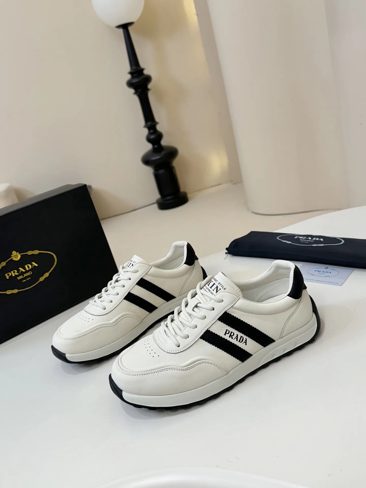 Luxus Prada Klobige Schuhe Lederschuhe Klassische probieren mutig Boutique Gefertigt