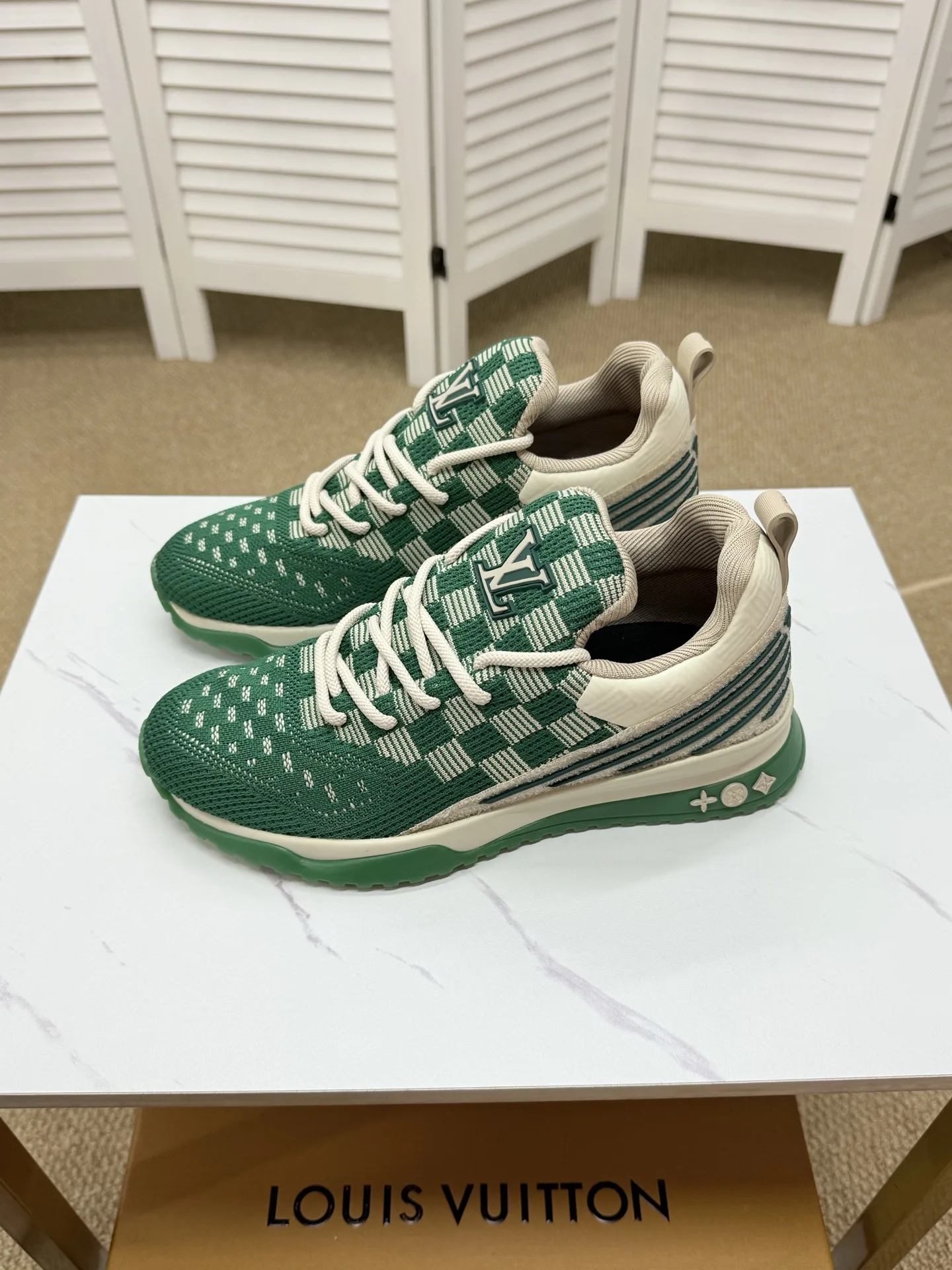 Hochwertige Louis Vuitton Sport- und Freizeitschuhe. Louis Luxuriöse sportliche Freizeitschuhe importiertem