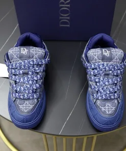 Hochwertige Dior Turnschuhe der klassischen Kollektion wurden zu einem trendigen