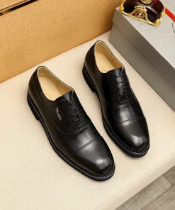 Luxus Prada Lederschuhe BusinessLederschuhe importiertes Kalbsleder Futter mit wassergefärbtem Markante